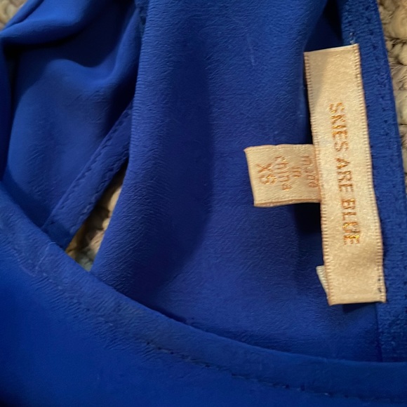 Skies Are Blue Twist Tank Top - Picture 6 of 6